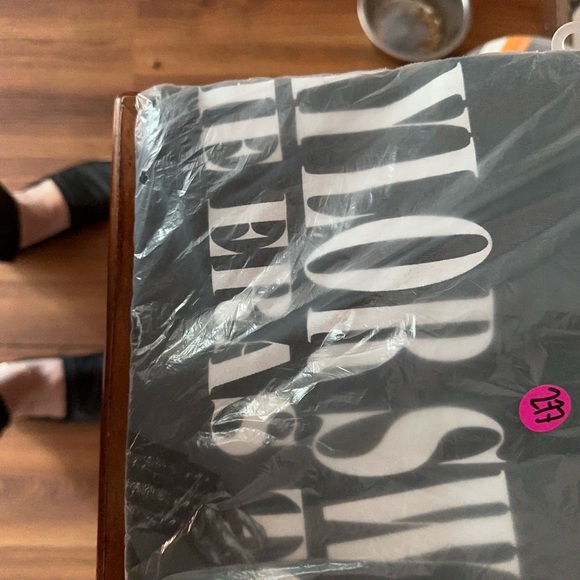 Taylor Swift concert tour tee in size large - Picture 5 of 5